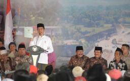 Presiden Jokowi Berharap Tol Trans Jawa Serap Peluang Kerja