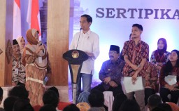 Hoax 7 Kontainer Surat Suara Tercoblos Dirinya, Begini Respon Jokowi