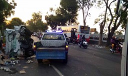 Kecelakaan Mobil Boks Vs Bus Harapan Jaya di Jombang, Satu Orang Tewas