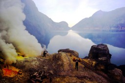 Terdengar Tiga Kali Letusan, BNPB: Status Gunung Ijen Normal