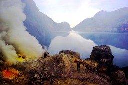 Petaka Pemandu Wisata Kawah Ijen dan Asuransi Sebatas Mimpi