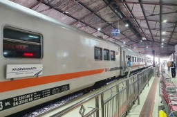 Kereta Api Bangunkarta Kini Kembali ke Relasi Asalnya