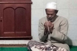 Pengasuh Ponpes Sidogiri Pasuruan KH Nawawi Abdul Djalil Tutup Usia