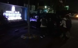 Sstt... Malam-malam KPK Keluar dari Kantor PDAM Giri Tirta Gresik
