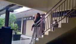 Wanita Cantik Mengaku dari Surabaya Diperiksa KPK Terkait Kasus MKP