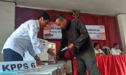 Penderita Gangguan Jiwa Diajak Simulasi Coblosan Pemilu