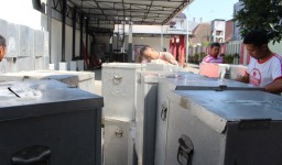 KPU Blitar Mulai Persiapkan Bilik dan Kotak Suara untuk Pilgub Jatim