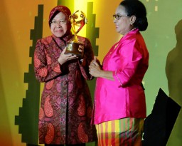 Surabaya Sabet Penghargaan Kota Layak Anak