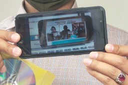 Bawaslu Surabaya Diminta Usut Kampanye Wali Kota Risma untuk Erji