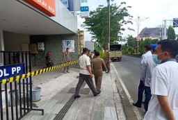 Kantor Kas BNI di Kota Mojokerto Disegel Satpol PP