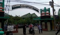 Saksi: Rommy Ditangkap 5 Anggota KPK di Kantor Kemenag Jatim, Sidoarjo