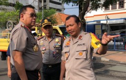 Jalan Raya Gubeng Ambles Diduga Kesalahan Teknis Proyek RS Siloam
