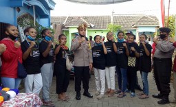 Keharmonisan Pelajar Papua & Warga di Kampung Tangguh Semeru Pasuruan