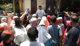 Blusukan ke Perkampungan di Gresik, Paslon QA Serap Aspirasi Warga