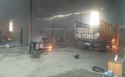 Tumpukan Kasur Spon Senilai Rp 300 Juta di Pandaan Habis terbakar
