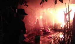 Gara-gara Mengecas Handphone, Satu Rumah di Surabaya Terbakar