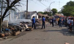 Empat Warung di Mojokerto Hangus Terbakar