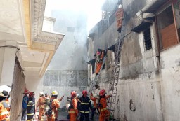 Ruko di Genteng Besar Surabaya Terbakar, 1 Orang Meninggal dan 3 Terluka