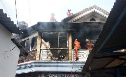 Rumah di Kawasan Padat Penduduk Surabaya Terbakar, Pemilik Terluka