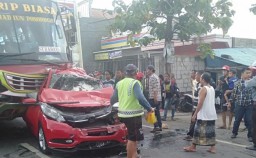 Begini Kronologi Kecelakaan Maut 6 Kendaraan di Jombang