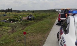 Kecelakaan di Tol Nganjuk-Madiun, Mobil Daihatsu Gran Max Terbalik