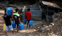 Demi Air Bersih, Warga Dua Dusun di Ponorogo Rela Jalan Kaki 7 Km