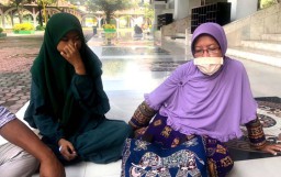 Kisah Pilu Khatimah: Anak Sakit hingga Sempat Tinggal di Masjid