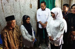 Gubernur Khofifah Targetkan 2021 Seluruh Jawa Timur Teraliri Listrik