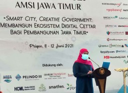 Buka Rakerwil AMSI Jatim, Khofifah Bahas Pentingnya Digitalisasi Ekonomi