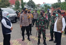 Tinjau TPS di Gresik, Khofifah Optimis Pilkada 2020 Berjalan Baik