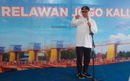 Janji Khofifah Perangi Pembuang Popok di Sungai, Terealisasi 1 CCTV