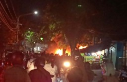 Kios Bensin di Surabaya Terbakar, Satu Motor Hangus