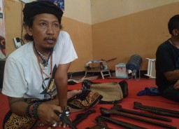 Mengenal Roni Siswanto, Kolektor Pusaka Kuno di Kota Probolinggo