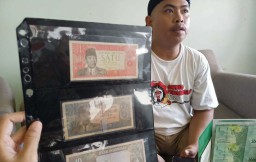 Cerita Kolektor saat Dapat Cuan dari Uang-uang Kuno Koleksinya