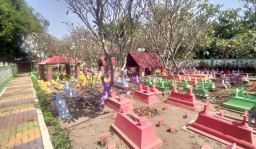 Keren, Komplek Makam di Kota Madiun Disulap Jadi Beraneka Warna