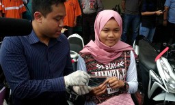 Girangnya Korban Jambret saat HP Miliknya Kembali