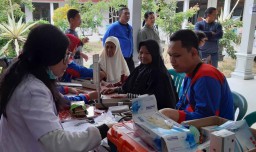 Korban Banjir Madiun Jalani Pemeriksaan Kesehatan di Posko Pengungsian