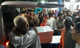 Warga Pasuruan Jadi Korban Tsunami Anyer, Suasana Haru Sambut Jenazah