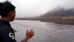 Bromo Sempat Erupsi, Wisatawan Diminta Jauhi Kawah Radius 1 Km