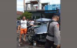 Avanza Tabrak Truk Dekat Pusdik Brimob Watukosek, 2 Orang Terluka