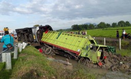 Ini Kronologi Kecelakaan Maut Bus Eka Tabrak Truk di Jalan Tol Nganjuk
