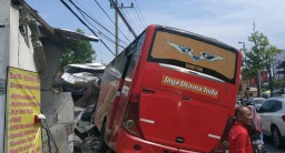 Kecelakaan Bus Jaya Utama di Bojonegoro Lukai Tiga Orang