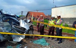 Jangan Terobos Palang Pintu Kereta Api! Sanksi Pidana & Denda Menanti