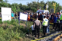 Suami Istri Tewas Tertabrak Kereta Api di Magetan