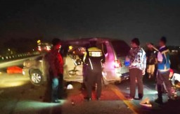 Toyota Kijang Terguling di Tol Sumo, Satu Penumpang Tewas