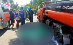 Pengendara Motor asal Bojonegoro Tewas Tertabrak Truk di Surabaya