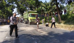 Tiga Orang Satu Keluarga Tewas Terlindas Truk Trailer di Mojokerto