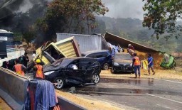 6 Orang Dikabarkan Tewas dalam Kecelakaan Beruntun di Tol Cipularang