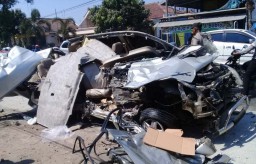 Kecelakaan Toyota Innova Vs Bus Mira di Nganjuk, Tiga Orang Tewas