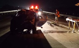 1 Orang Tewas dan 2 Luka Berat dalam Kecelakaan Mobil di Tol Pasuruan